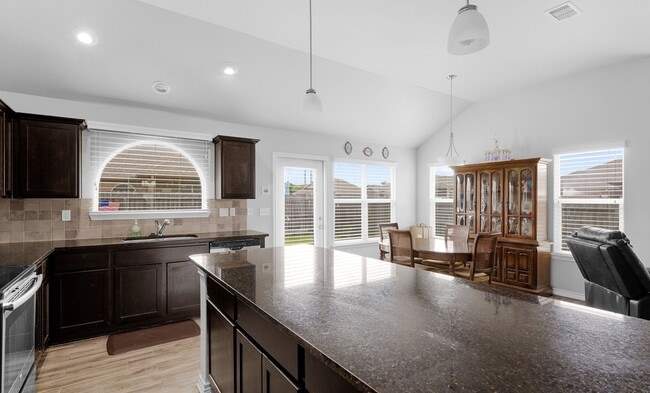 Building Photo - 3042 Besterio Dr