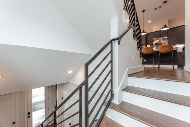 Building Photo - 605 Middle St