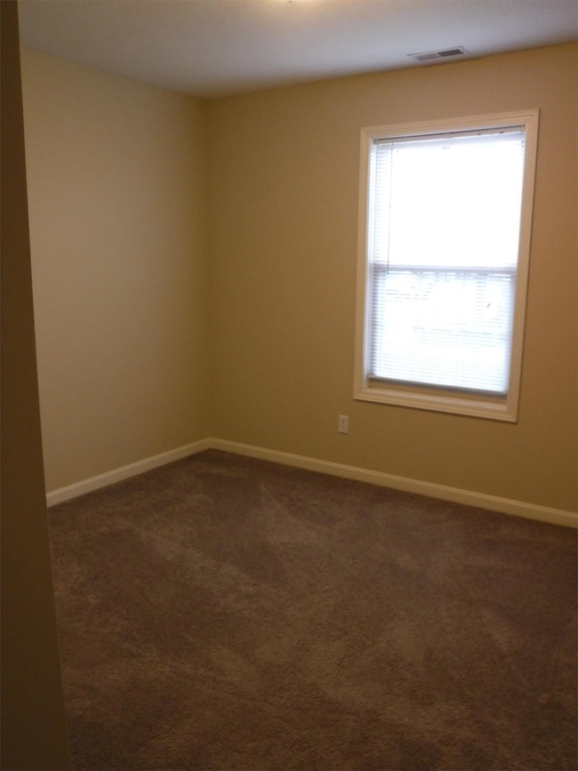 Building Photo - 109 Lake Point Dr