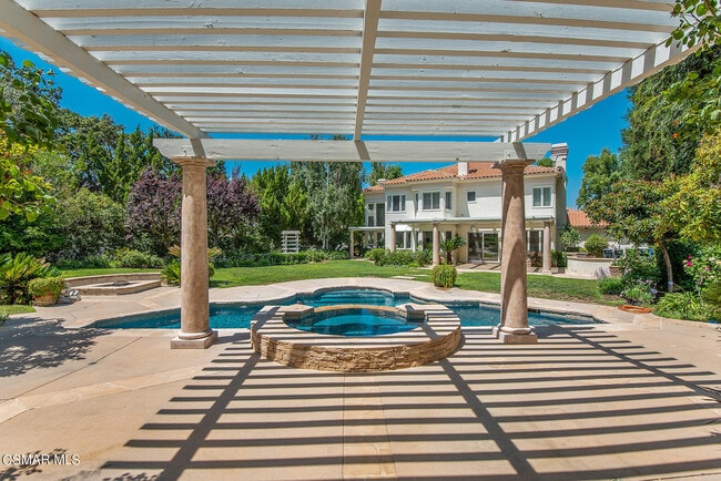 Building Photo - 31858 Saddletree Dr