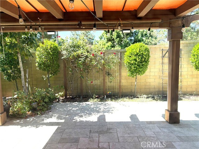 Building Photo - 89 Field Poppy