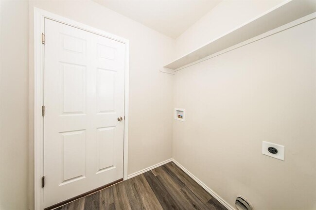 Building Photo - 2920 Brooke Rd