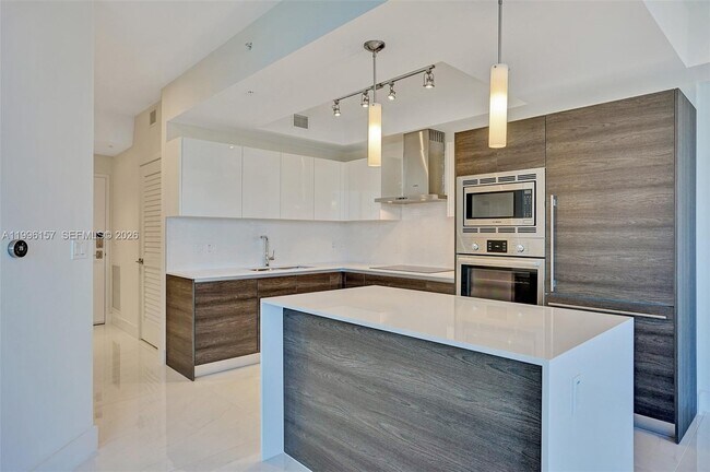 Building Photo - 301 Altara Ave