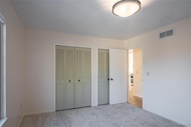 Building Photo - 276 Meadow Bridge Dr