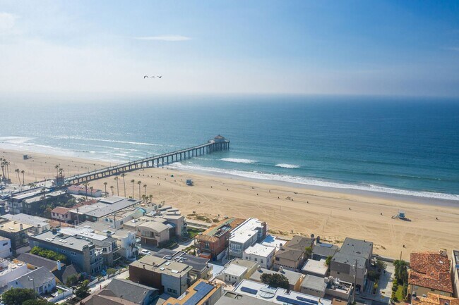 Building Photo - Cozy Condo in Manhattan Beach!