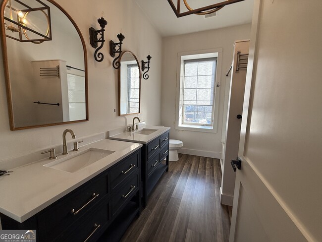 Building Photo - 95 W Franklin St