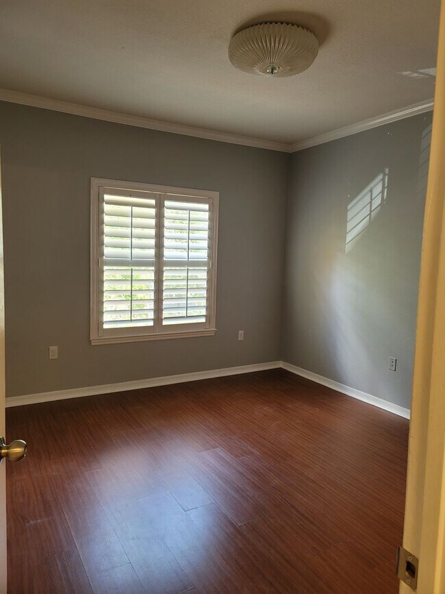 Building Photo - Nice Condo at The Pinnacle in Carrollwood!...
