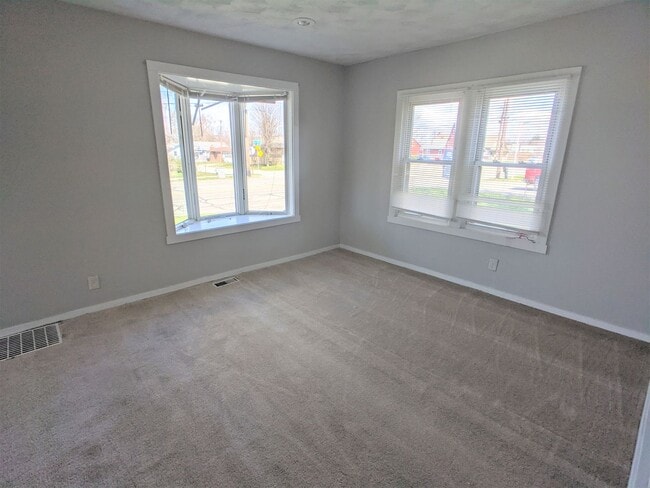 Building Photo - 517 E Troy Ave