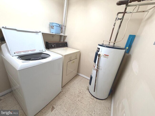 Building Photo - 18131 Chalet Dr