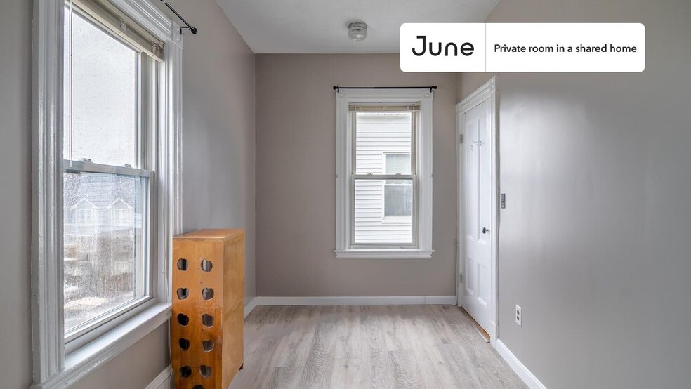 Building Photo - Room in Shared 5 bed/1 bath home