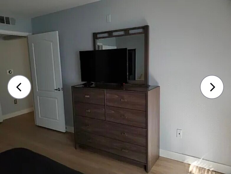 Building Photo - 5055 W Hacienda Ave