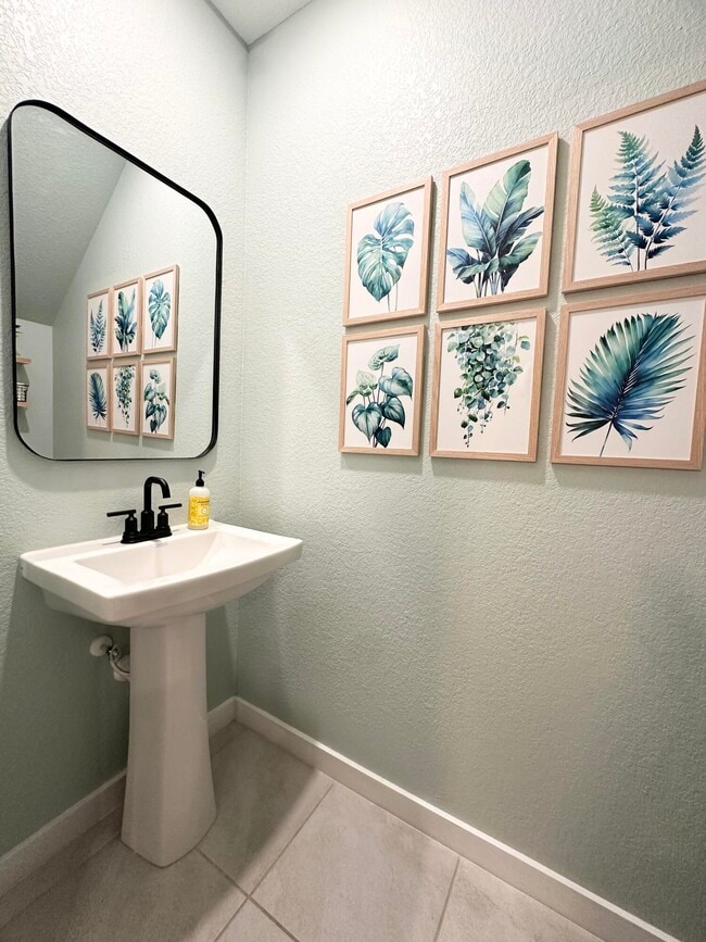 Building Photo - 69 Bandol St