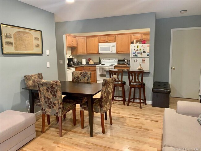 Building Photo - 3004 Madison Ave