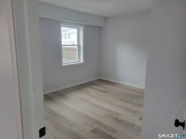 Building Photo - 194 Hartford Rd