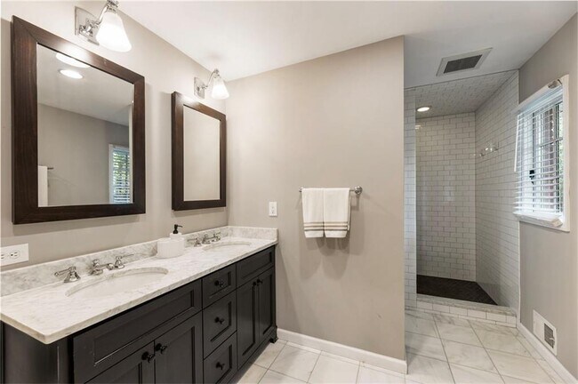 Building Photo - 4243 McClatchey Cir NE