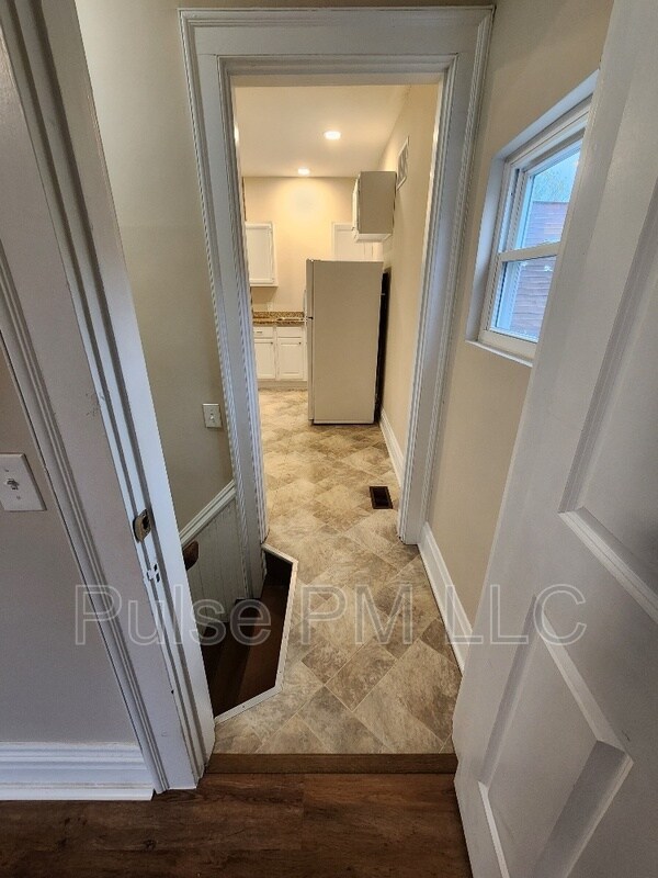 Building Photo - 1539 St Clair St