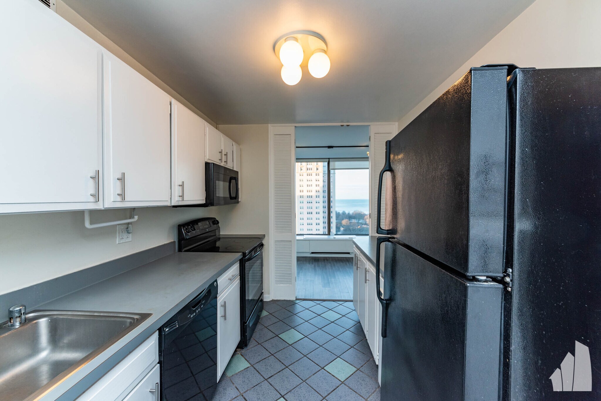 Building Photo - 5455 N Sheridan Rd