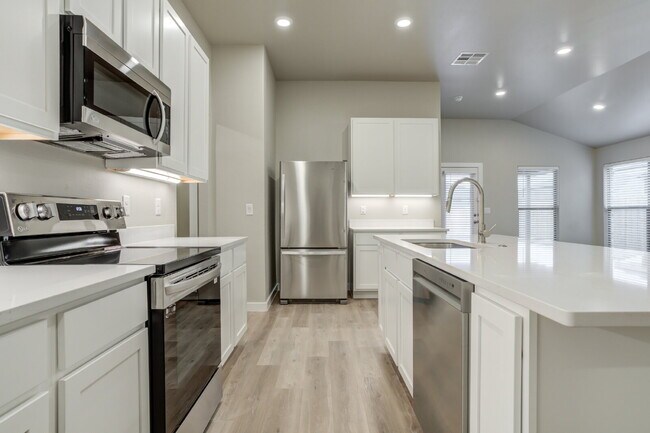 Building Photo - 4 Bedroom 2 Bathroom Home in South Lubbock!