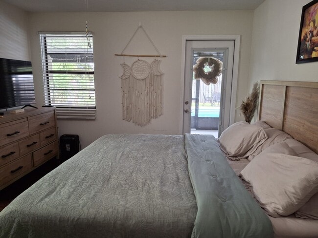 Building Photo - 385 Toledo St