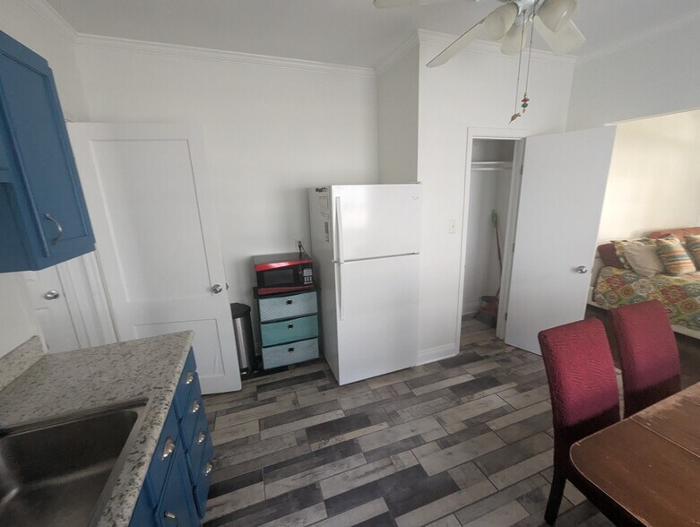 Building Photo - 3806 Bienville St