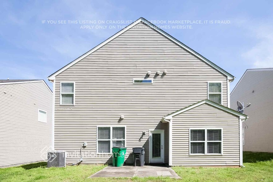 Building Photo - 11721 Oak St
