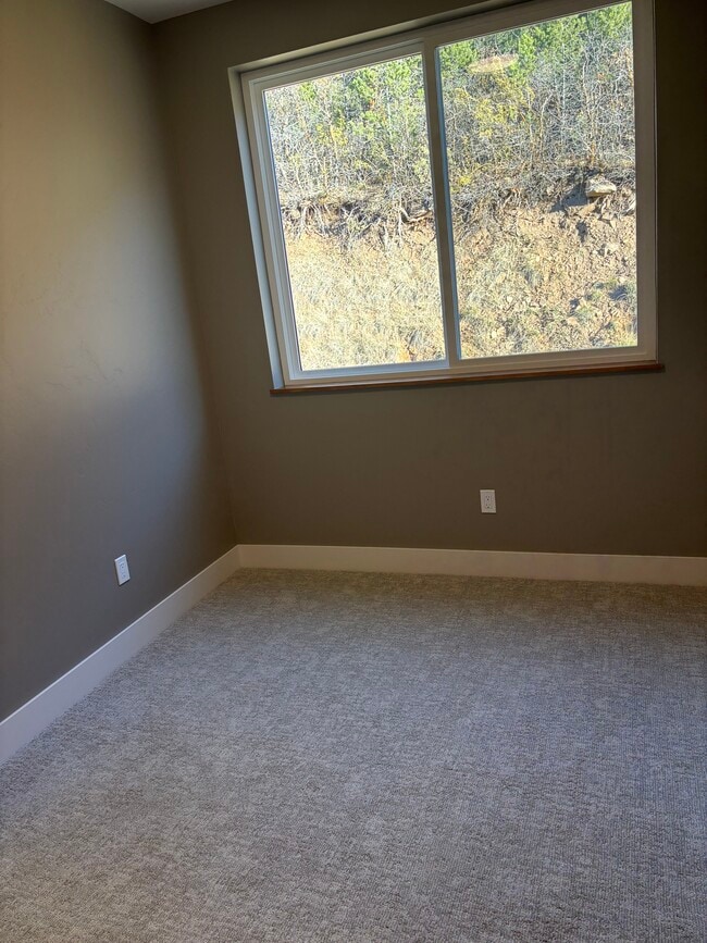 Building Photo - 003