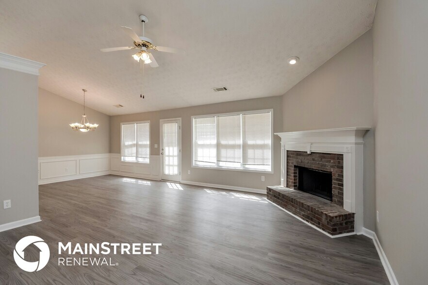 Building Photo - 645 Pebble Blvd