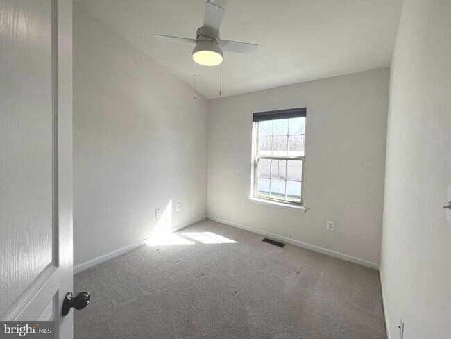 Building Photo - 620 Shore Forest Dr