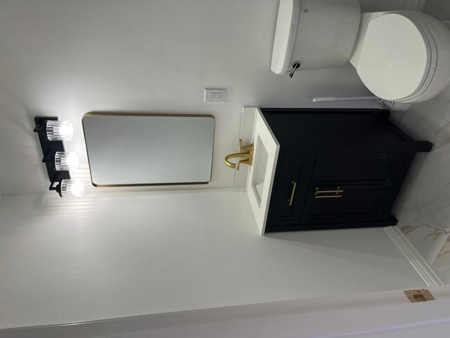 Building Photo - 903 Porter St