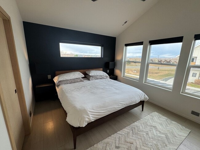 Building Photo - Chic, Fully-Furnished 3 Bed / 2.5 Bath Rental – Bozeman Convenience & Modern Comfort