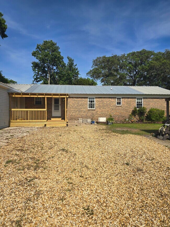 Building Photo - 122 Beach Dr