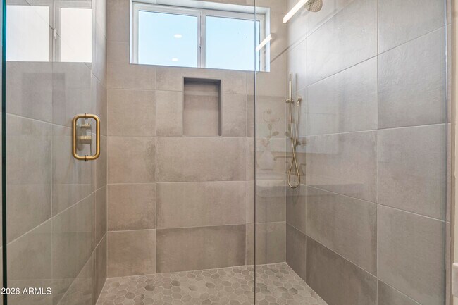 Building Photo - 5540 E Dahlia Dr