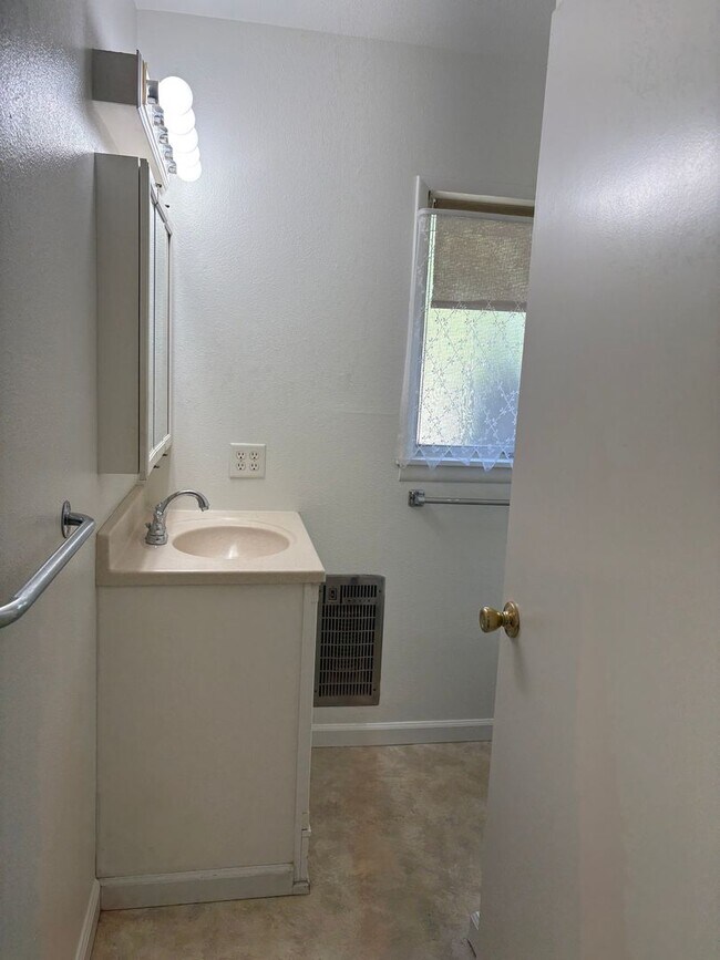 Building Photo - 5703 Chapel Dr