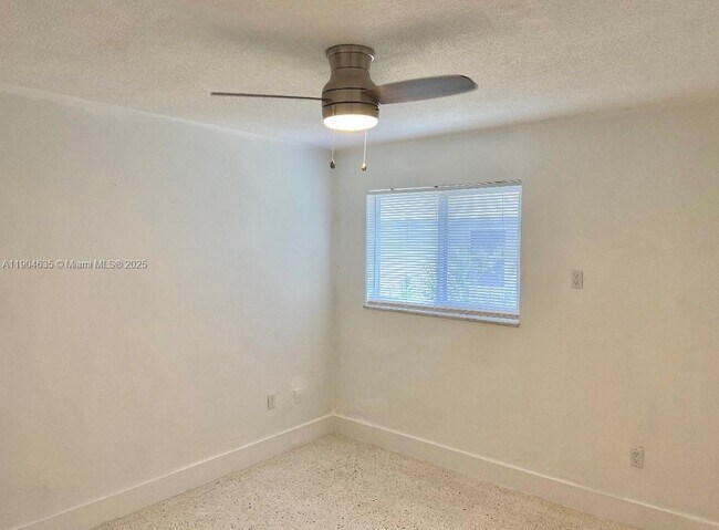 Building Photo - 1012 SW 4th Ave