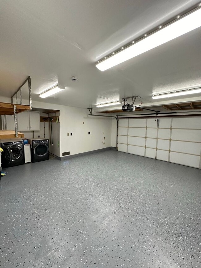 Building Photo - 3 Bedroom Tustin Condo - Recently Renovated - 2 Car Gar - Beautiful!!!!!