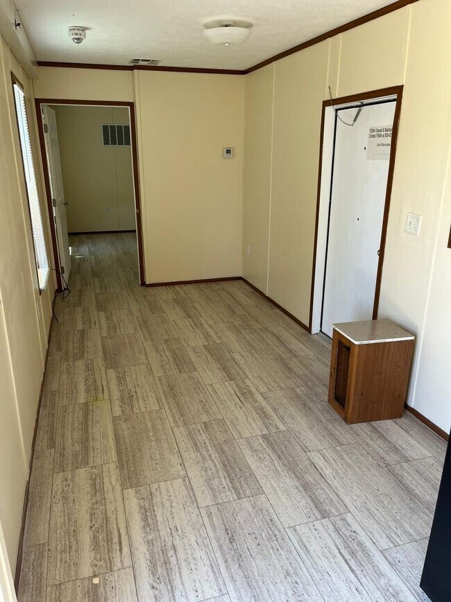 Building Photo - 1 bedroom/1bathroom home in the Star Dust Manufactured Home Community.