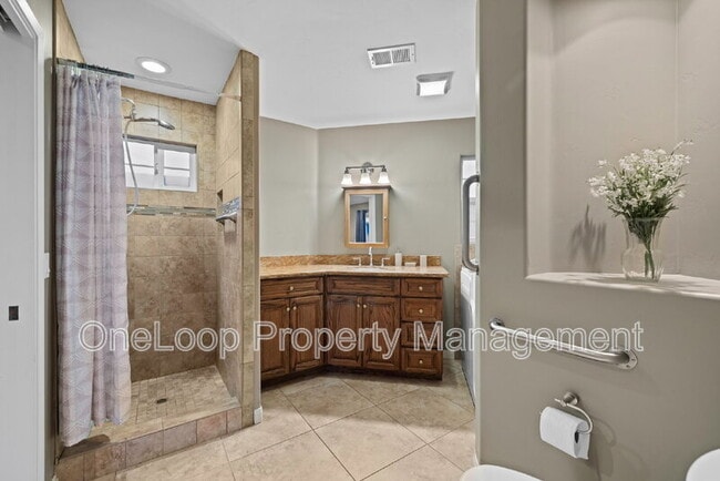 Building Photo - 8823 Los Coches Rd