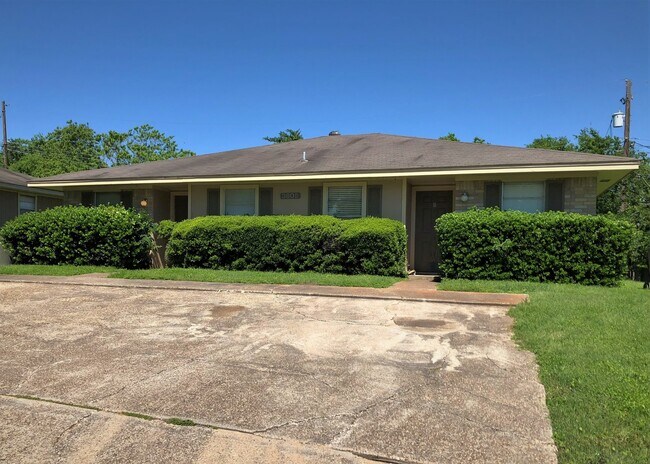 Building Photo - 3605 Comanche