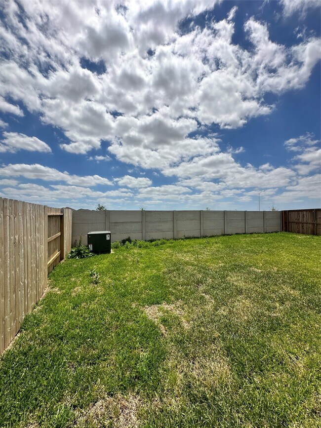 Building Photo - 6726 Violet Clover Ave