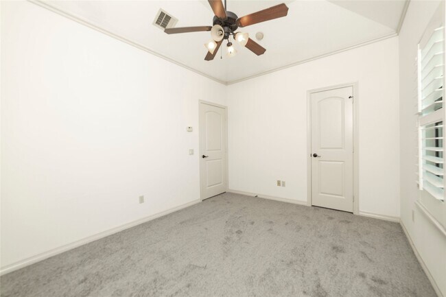 Building Photo - 3123 Fairdale Oaks E