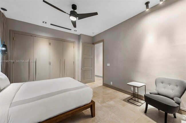 Building Photo - 432 S Hibiscus Dr