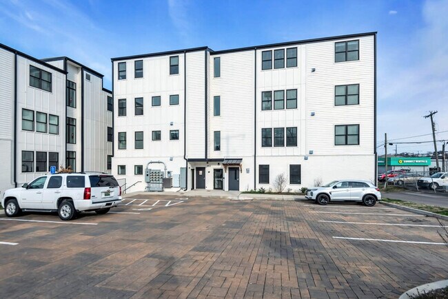 Building Photo - 953 44th Ave N