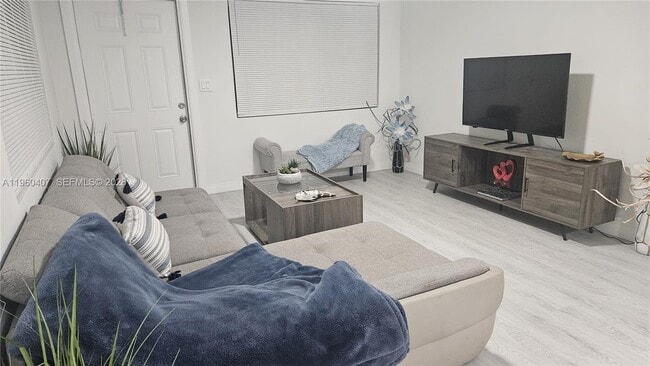 Building Photo - 1831 NE 56th St