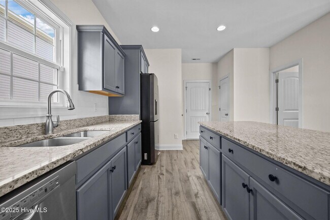 Building Photo - 541 Transom Wy