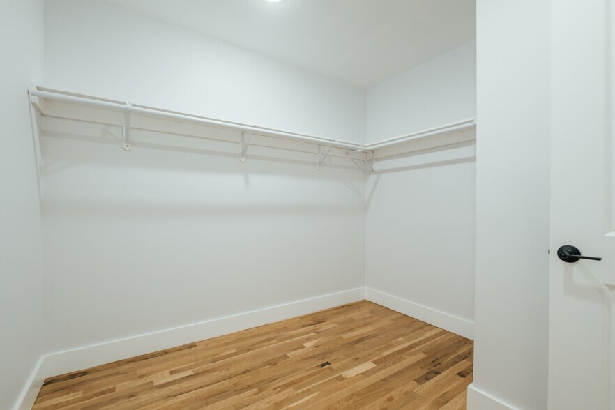 Building Photo - 90 Hollywood Ave