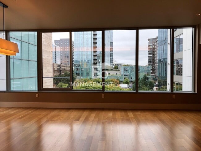 Building Photo - The Metropolitan, Pearl District's only 3b...