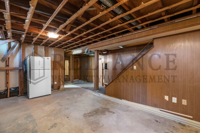 Building Photo - 921 S Royal Rd
