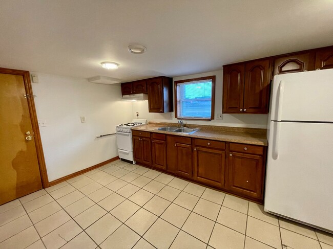 Building Photo - Affordable 1BR/1BA in Schiller Park!