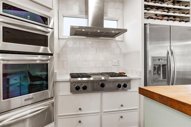 Building Photo - 4338 Travis St