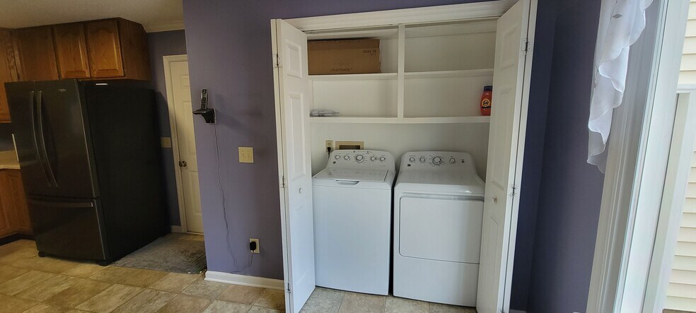 Building Photo - 105 Amick St